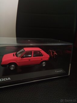Škoda Favorit 1:43+ nosič kol a kolo - 2