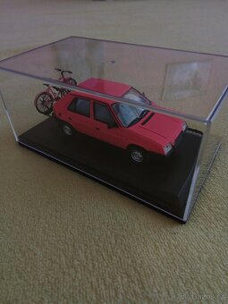 Škoda Favorit 1:43+ nosič kol a kolo - 2