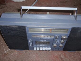 retro rádio s kazeťákem - 2