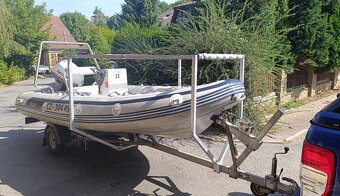 RIB člun 4,3m / 4-taktní motor 40HP / přívěs - 2