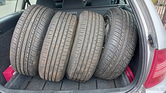 alu kola 6,5 x 15 + pneu téměř nové 215/65 R 15 - 2