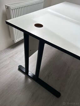 Ergonomický kancelářský stůl s výřezem - 2