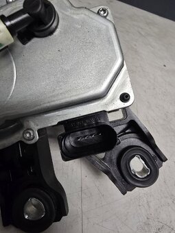 Motorek zadního stěrače passat b6,b7 combi - 2
