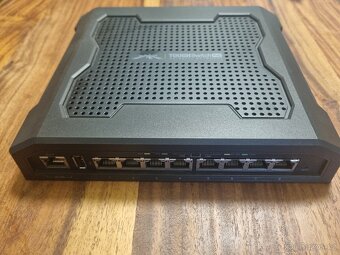 Ubiquiti TOUGHSwitch 8-PRO 8x POE 24/48V switch - 2