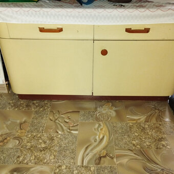 Kuchyně z 50. let - kredenc, vařenka a nízká skříňka - 2