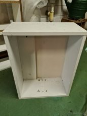 Skříňka bílá s policí a zády - 2