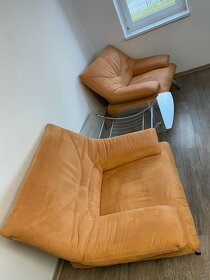 Křeslo, konferenční stolek - 2