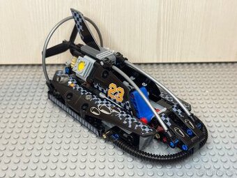LEGO Technic 42002 - Hovercraft - 2