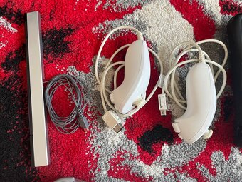 Nintendo wii + příslušenství + adaptér do HDMI - 2