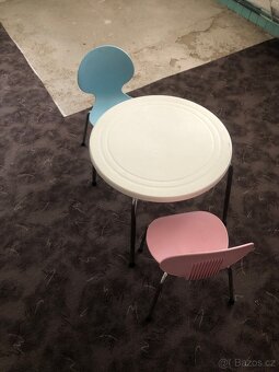 Detsky stolek a dve židle - 2