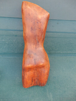 Dřevěné torzo ženy - 2