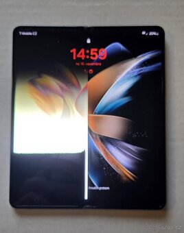 Samsung Galaxy Z Fold 4 poškozený - 2