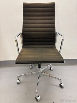Kancelářská židle Vitra Eames EA 119 - 2