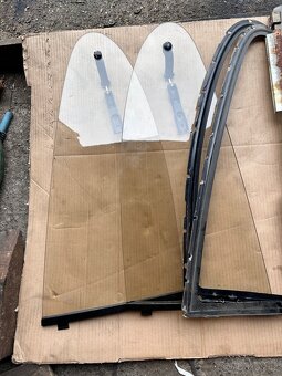 Bronzová vyklápěcí a boční okna na Ford Capri Mk II a III - 2