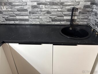 Bílo černá kuchyň - 2