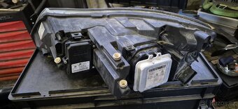 Škoda Octavia 2 facelift,pravý xenon - 2