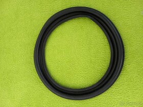 Gumový závěs na repro Canton - 2