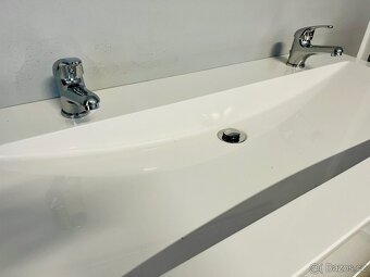 Umyvadlo se skříňkou a zrcadlem 110x50 - 2