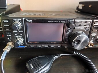 ICOM IC -7300  HF/50mhz - 2