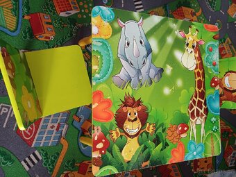 Dětský stůl a 2 židličky. - 2