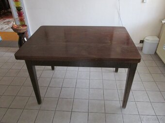 HISTORICKÝ JÍDELNÍ STŮL - 2