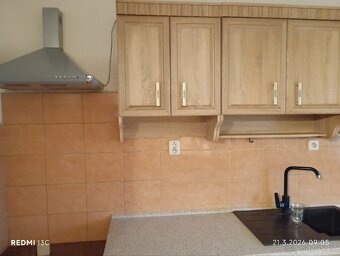 Kuchyňská linka s kamenným dřezem - 2