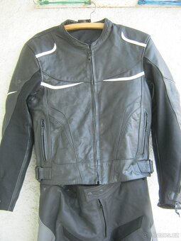 Dvoudílná kožená  kombinéza vel.M (48-50) - 2