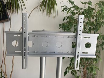 TV a hifi skleněný stolek - 2