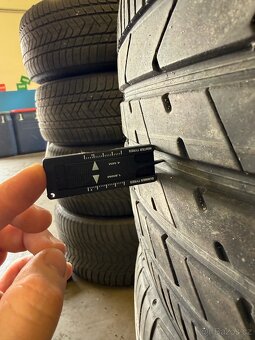 Letní pneu 285/35 R22 - 2