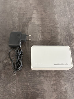 Switch TP-Link TL-SF1008D - 2