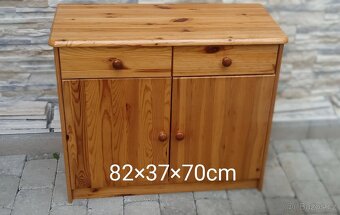 Dřevěná komoda - 2