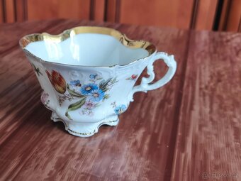 Staré porcelánové. - 2