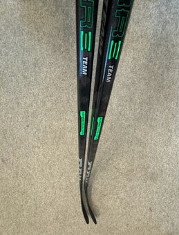 HOKEJKA CCM RIBCOR TRIGGER TEAM, flex 65, zahnutí 29 - 2