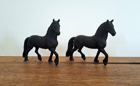 Schleich koně - skupina Fríských koní - 2