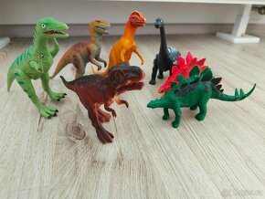 Set dinosaurů+ ještěrka - 2