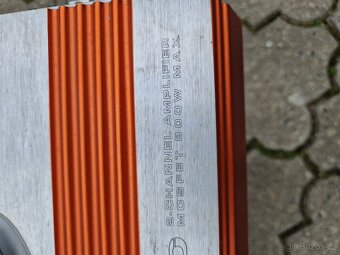 prodám zesilovač 800W - 2