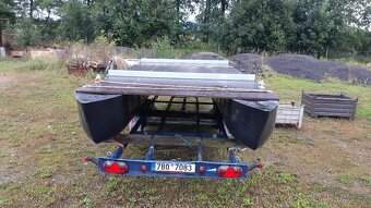 Hausbót si postavte na platformě katamaránu - 2