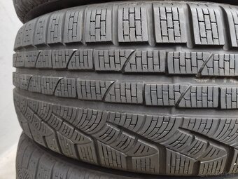 ZIMNÍ PIRELLI 215/55 R17 - PĚKNÉ - 2