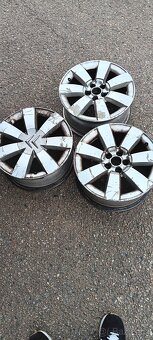 Kola Citroënu C8 - 2