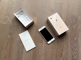 iPhone 8 128 GB gold - 2