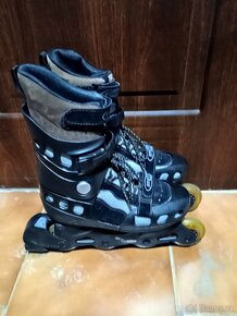 Prodám zánovní kolečkové brusle HY SKATE v.40 - 2