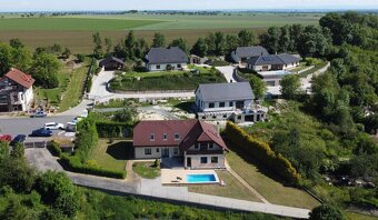 Prodej RD (4+1/3kk), bazén, 1 306m2 pozemek, Zaječice u Chru - 2