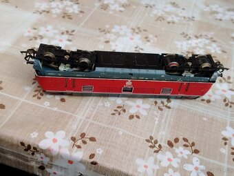 Sběratelský model lokomotivy DB 221139-9. - 2