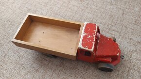 Dřevěné nákladní auto kabina plastová hračka autíčko - 2