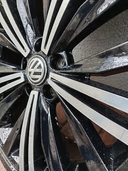Originál ALU kola VW Škoda R18 + letní pneu - 2