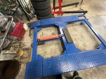 Hydraulicky zvedak - 2