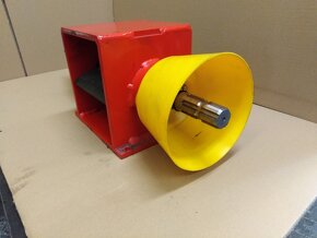 Štěpkovač špalíkovač drtič na větve štípačka za traktor - 2