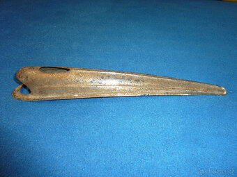 Ozdobná lišta na blatník - Škoda Tudor. - 2