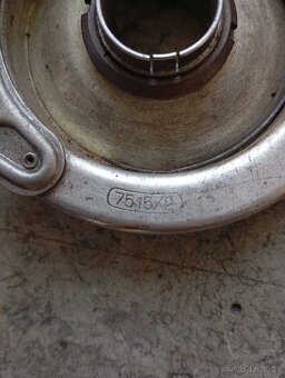 Koupím vyobrazenou  objímku žárovky bosch - 2