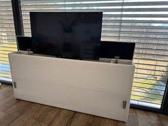 Čelo postele s elektrickým výsuvem na TV - 2